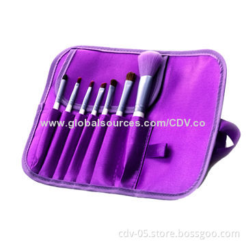 Makeup gift brush sets, made of wooden handle and aluminum ferrule with synthetic hair, clothing bag